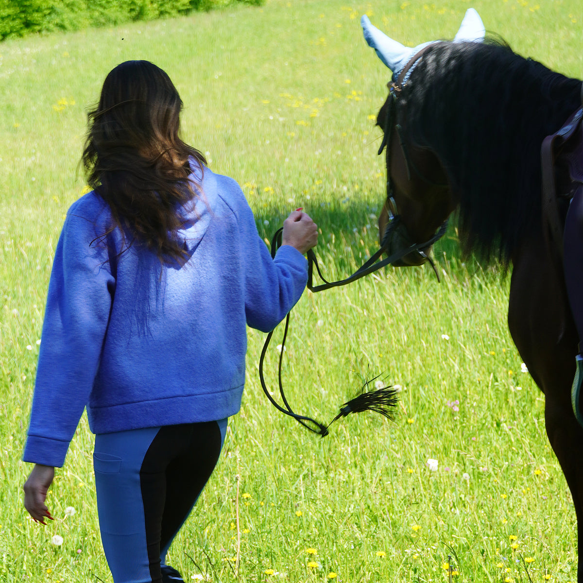 Hoodie "Embrace Me" – Farbe "Meadow Blue"