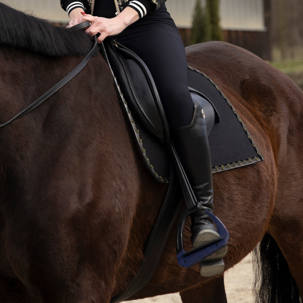 Schabracke "What A Pleasure" – Farbe "Black And All Black"